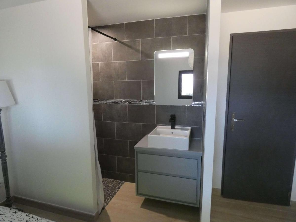 Proche Lac Du Salagou, Chambre Agreable Avec Salle D'Eau Et Wc Prive Lacoste  Zewnętrze zdjęcie