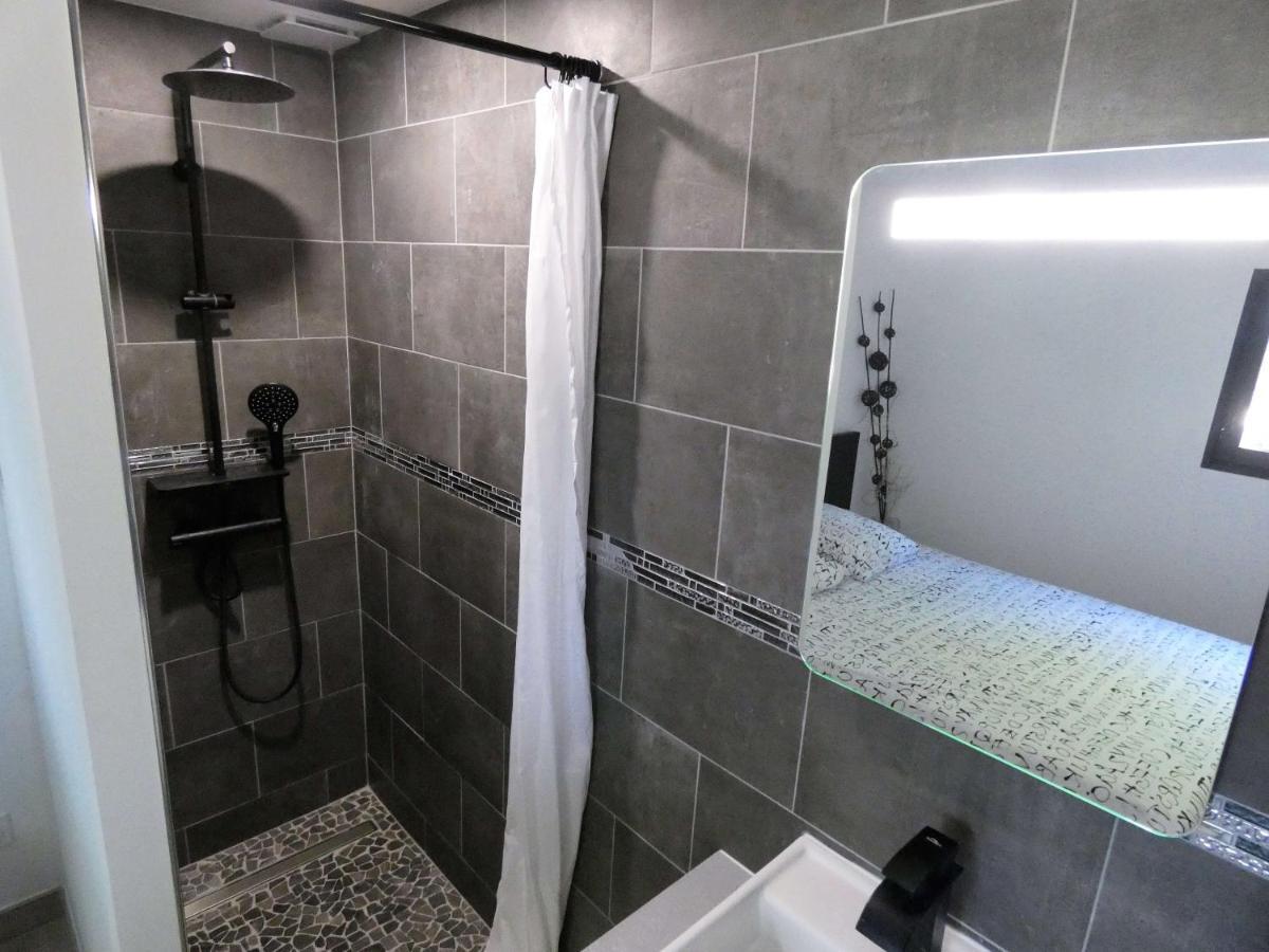 Proche Lac Du Salagou, Chambre Agreable Avec Salle D'Eau Et Wc Prive Lacoste  Zewnętrze zdjęcie